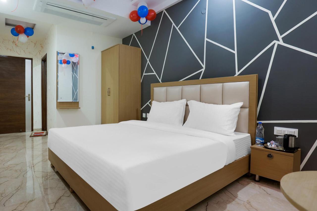 Hotel Bliss Zirakpur Exteriör bild