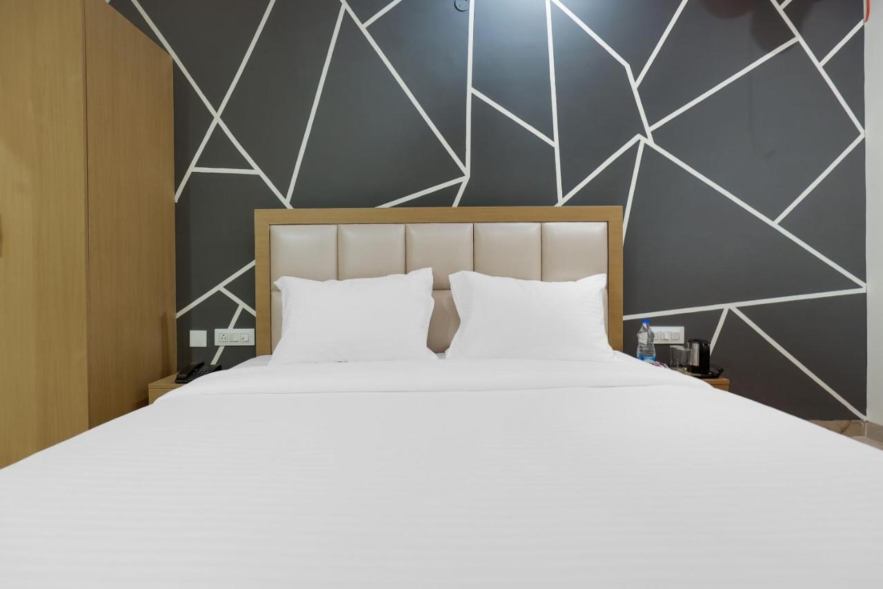 Hotel Bliss Zirakpur Exteriör bild