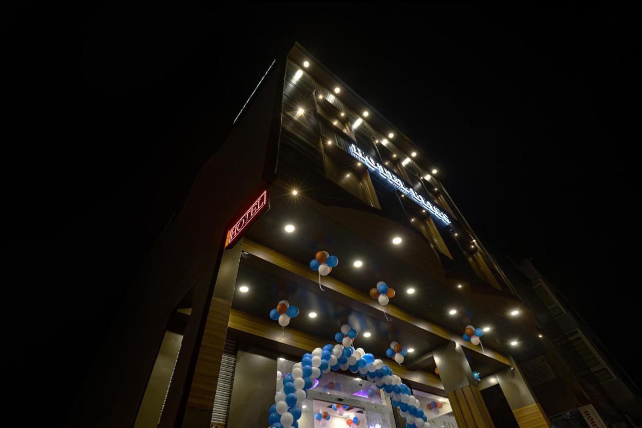 Hotel Bliss Zirakpur Exteriör bild