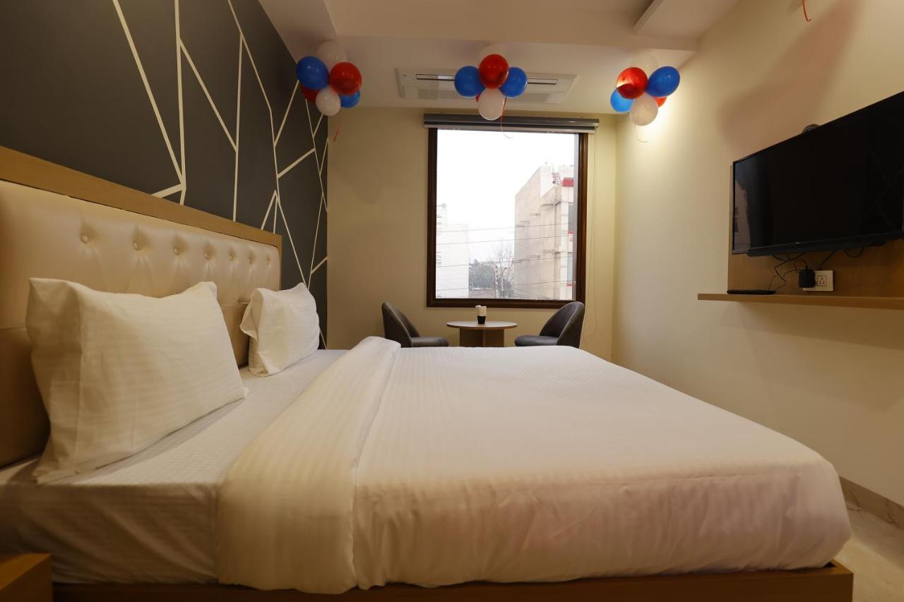 Hotel Bliss Zirakpur Exteriör bild