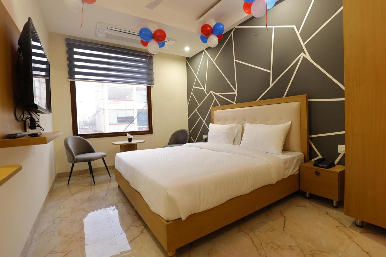 Hotel Bliss Zirakpur Exteriör bild