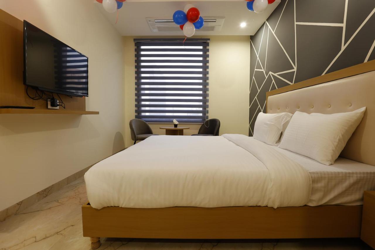 Hotel Bliss Zirakpur Exteriör bild